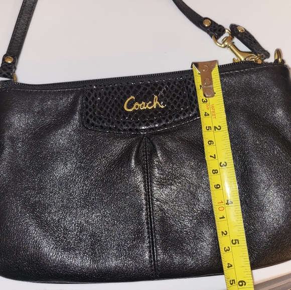 Coach wristlet - Picture 2 of 5